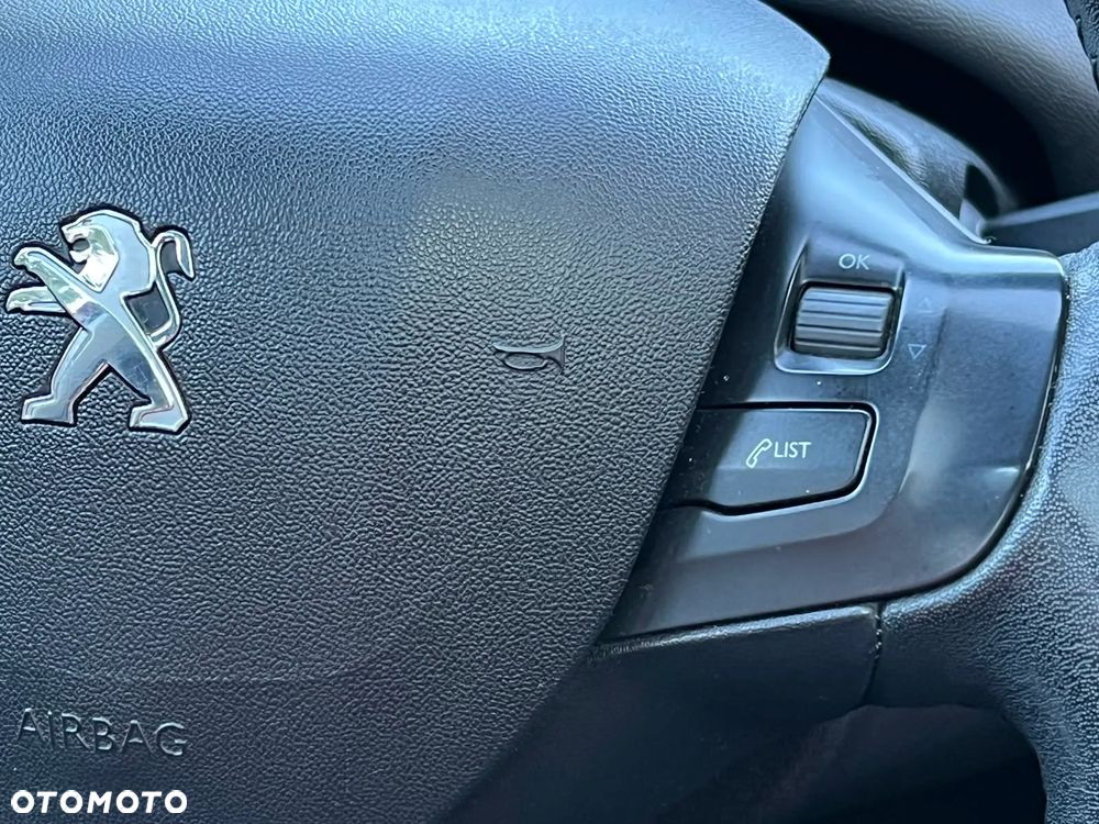 Peugeot 208 1.2 PureTech Allure - 21