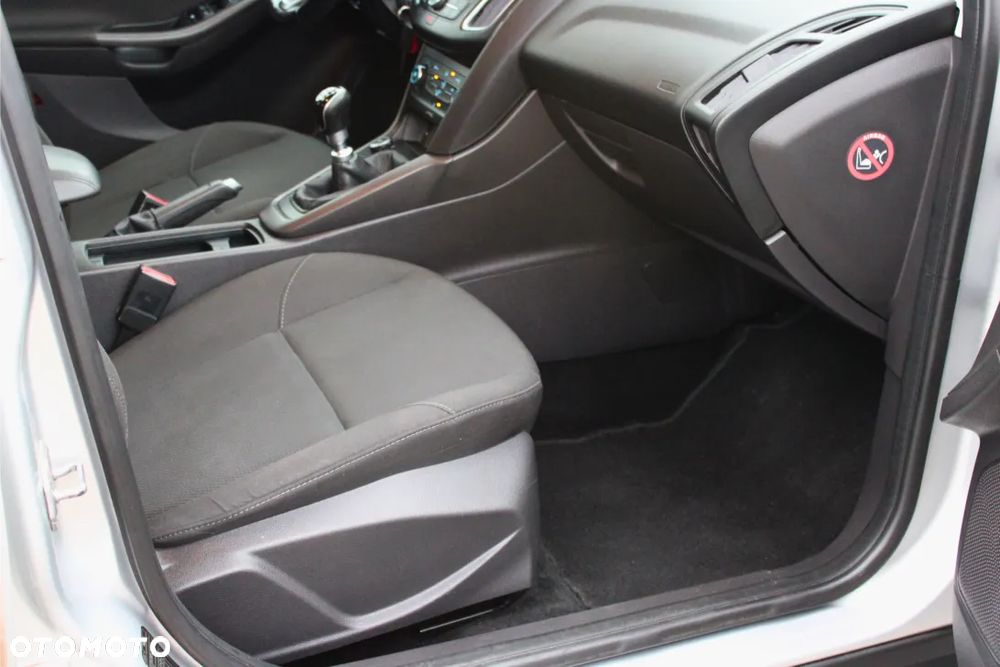 Ford Focus 1.6 TDCi DPF Ambiente - 19
