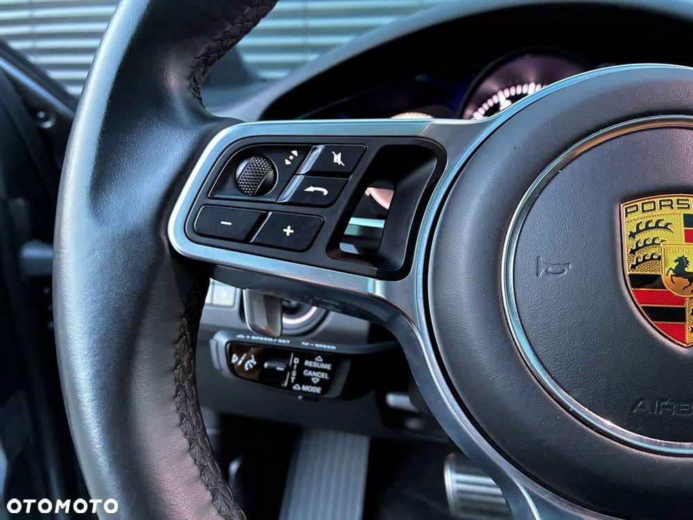 Porsche Cayenne - 26