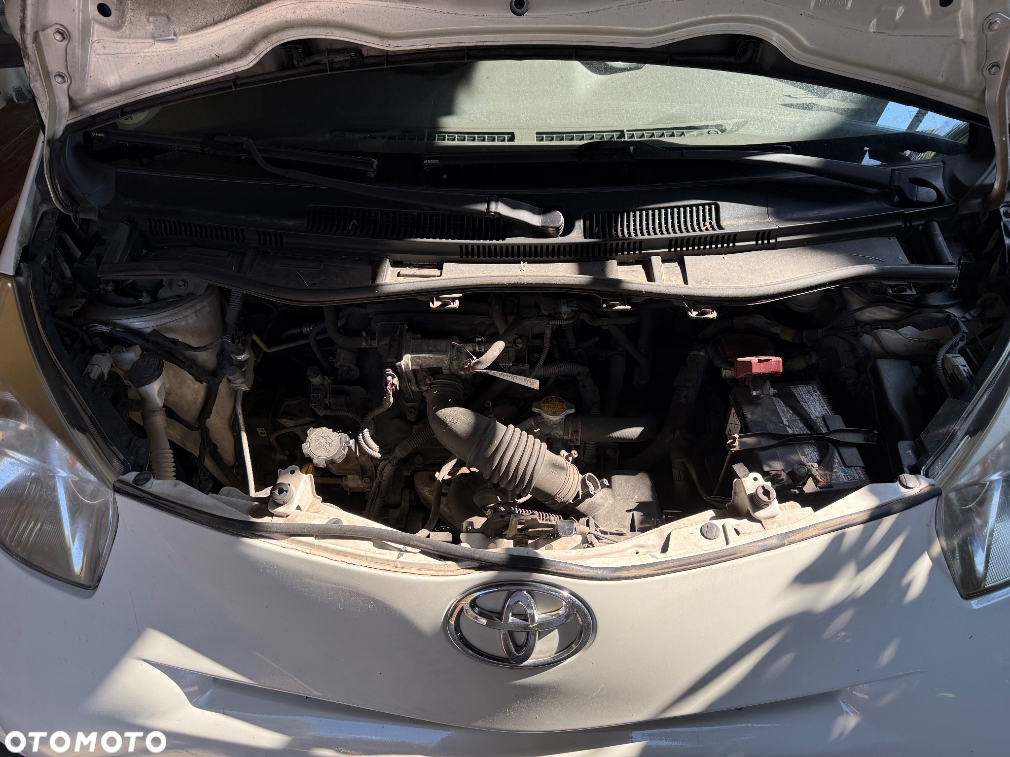 Toyota iQ - 13