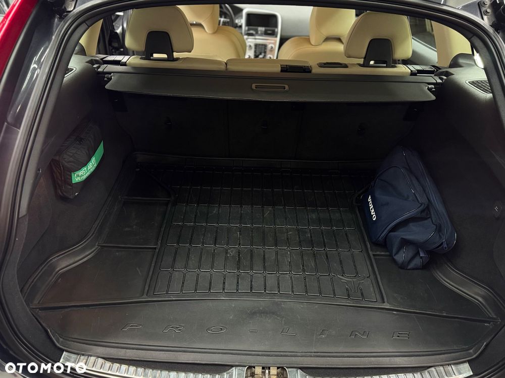 Volvo XC 60 D4 AWD Momentum - 9