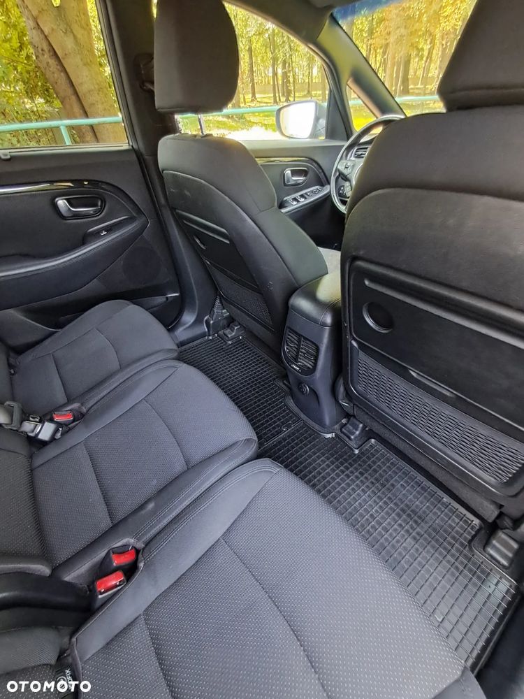 Kia Carens 1.7 CRDi L - 11