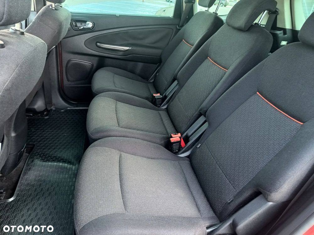 Ford S-Max - 7