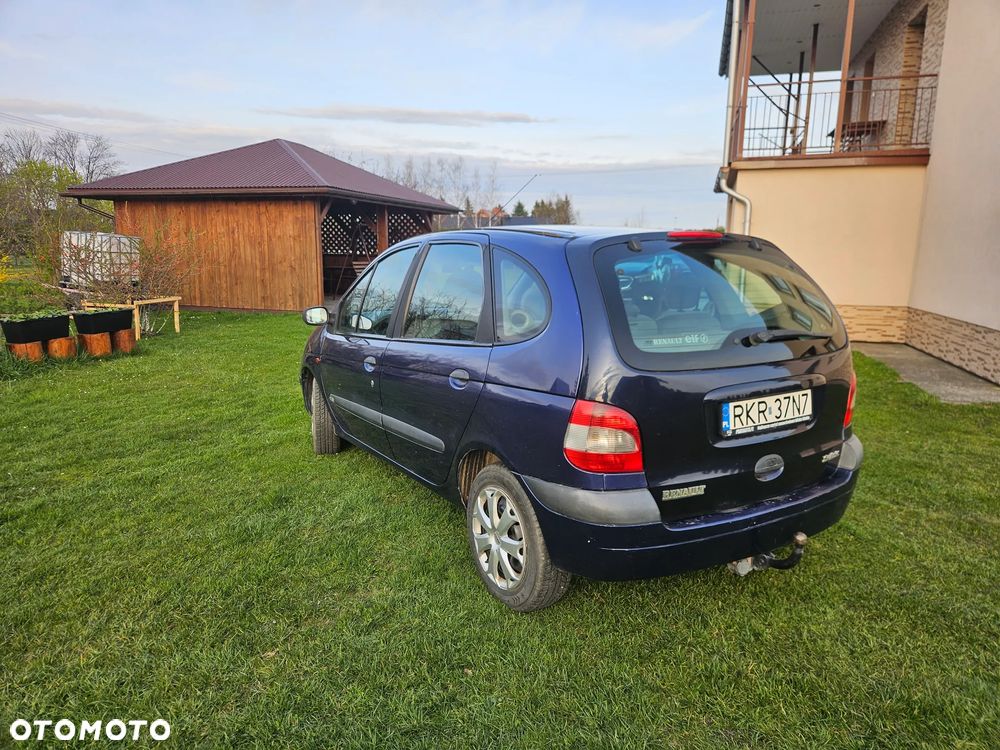 Renault Scenic 1.9 dTi Family - 9