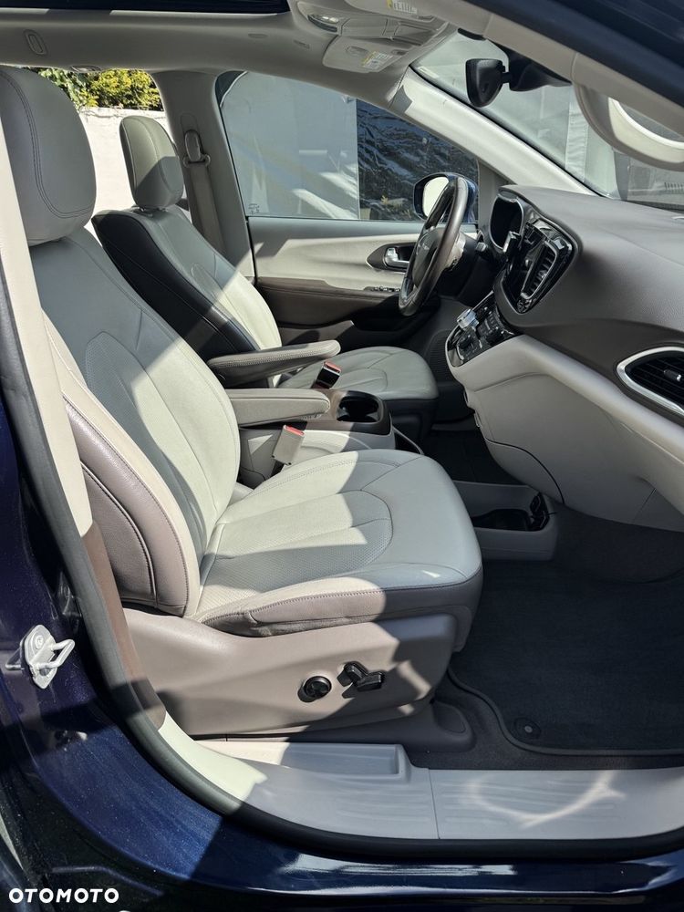 Chrysler Pacifica - 6