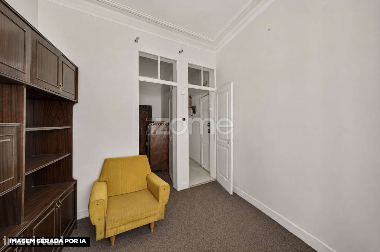 Apartamento T2 para recuperar - próximo estação Alcântara-Terra - Grande imagem: 3/8