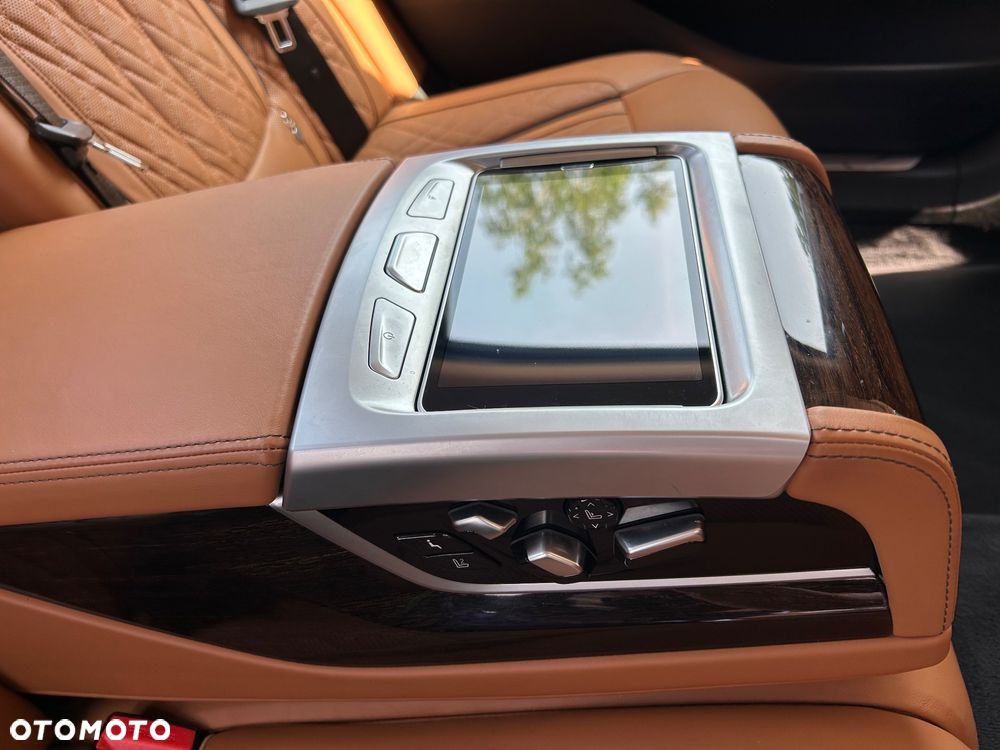 BMW Seria 7 750Li xDrive - 19