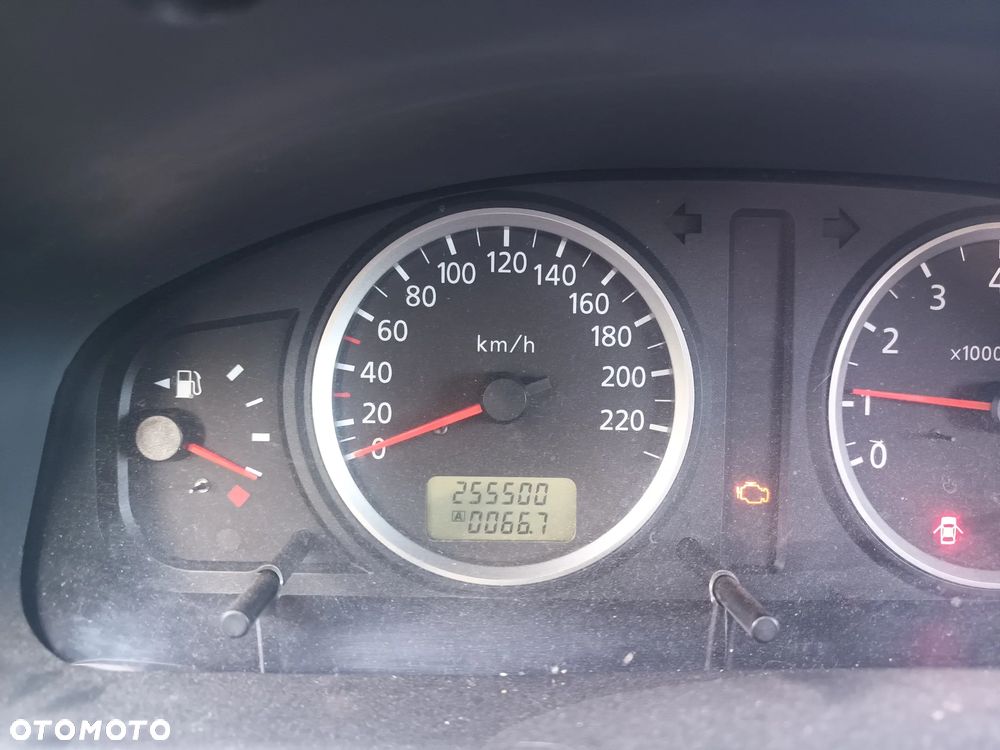 Nissan Almera - 5