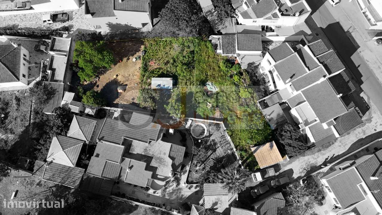 Pêra - Terreno Urbano com 645 m2 - Localização Central - Grande imagem: 2/24