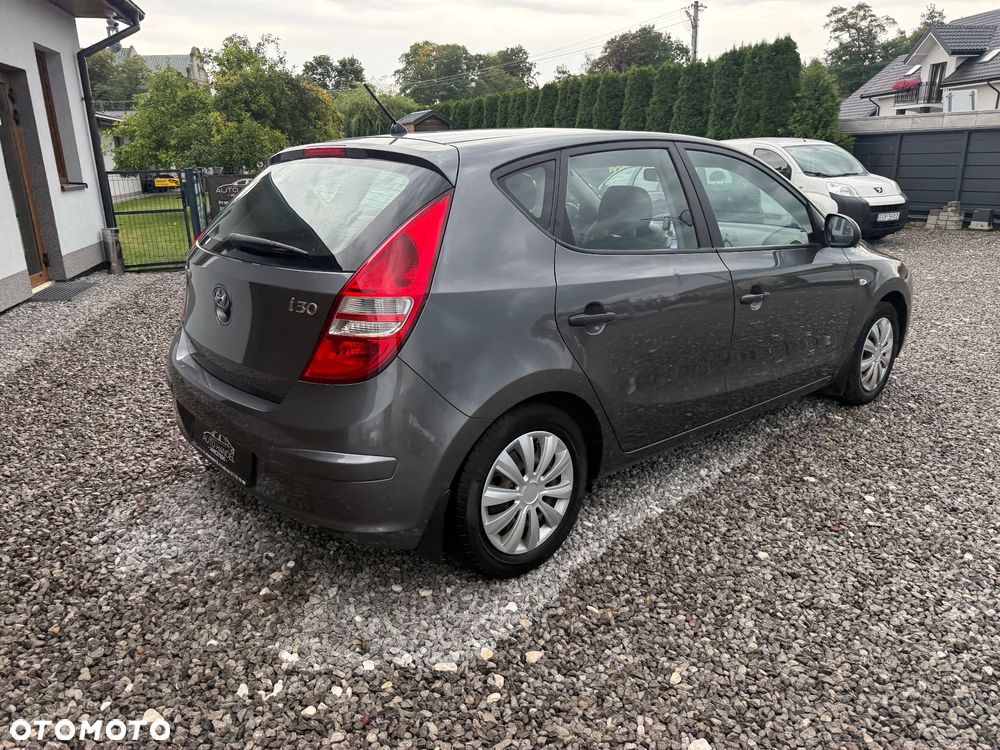 Hyundai i30 1.4 Base + - 24