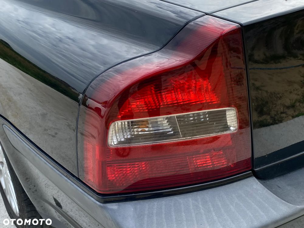 VOLVO S80 I 2.0 Lampa lewa tył tylna Europa Sedan