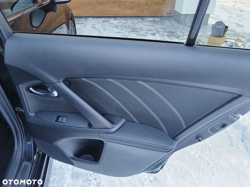 Toyota Avensis 1.8 Premium MS - 25