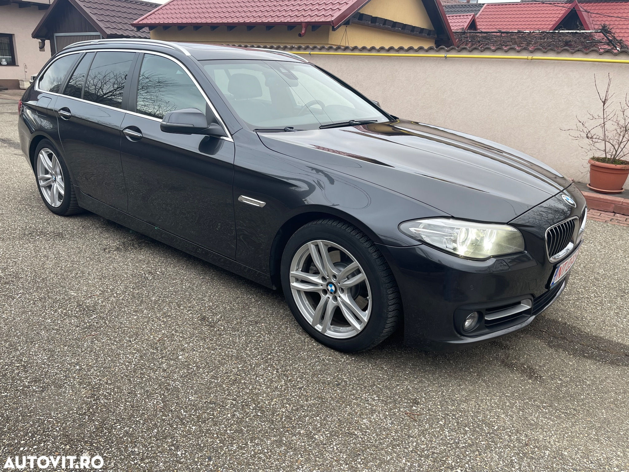 BMW Seria 5 520d xDrive Touring Aut. - 2