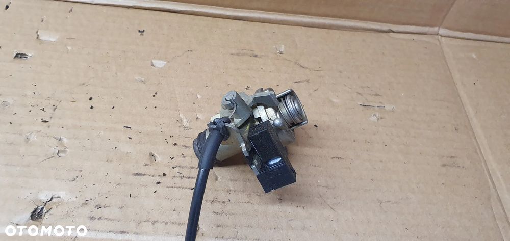 Zamek klapy bagażnika Audi A4 B6 Sedan 8E5827505B - 3