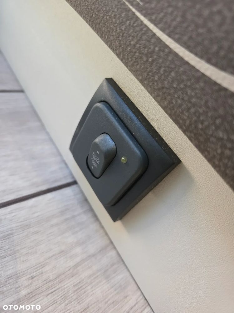 McLOUIS SLIM 339 UKŁAD ŁÓŻEK NIEMIECKICH GARAZ 6,69M 2.0 4 OSOBOWY - 36