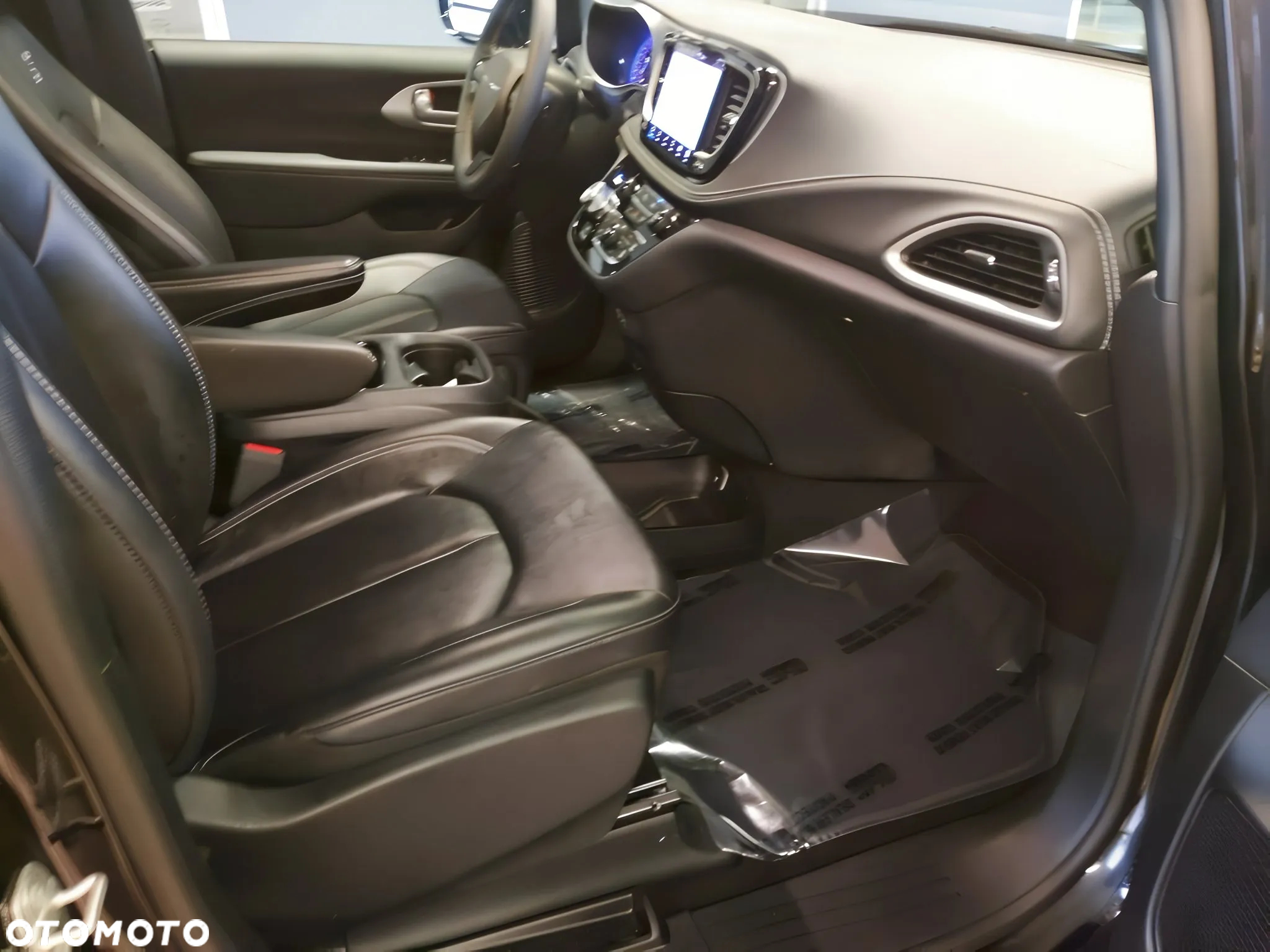 Chrysler Pacifica - 10