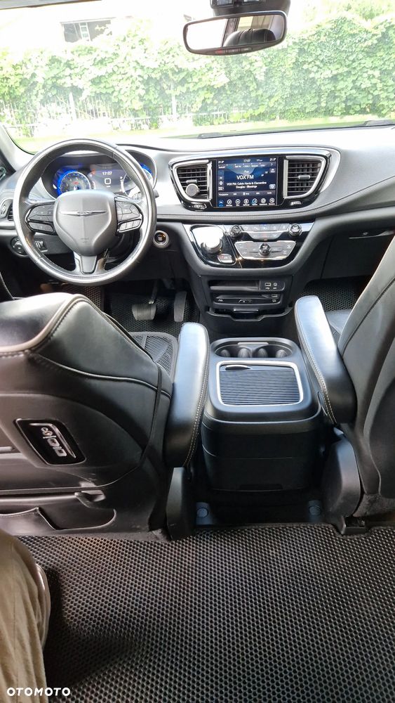 Chrysler Pacifica - 24