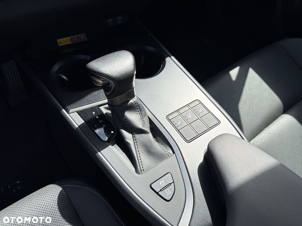 Lexus UX - 31
