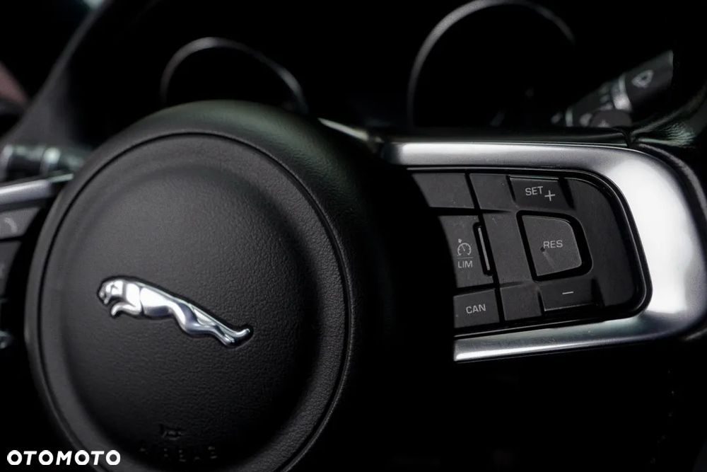 Jaguar XF 2.0 i4D R-Sport - 29