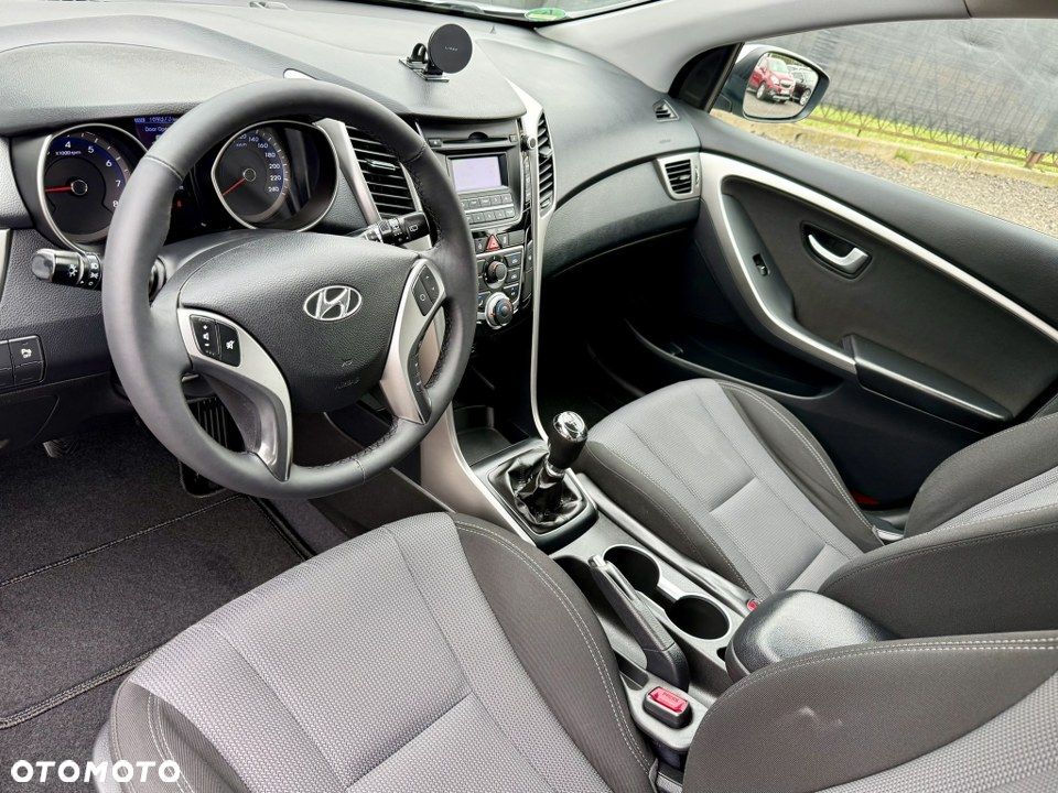 Hyundai i30 blue Kombi 1.6 GDi Passion - 17