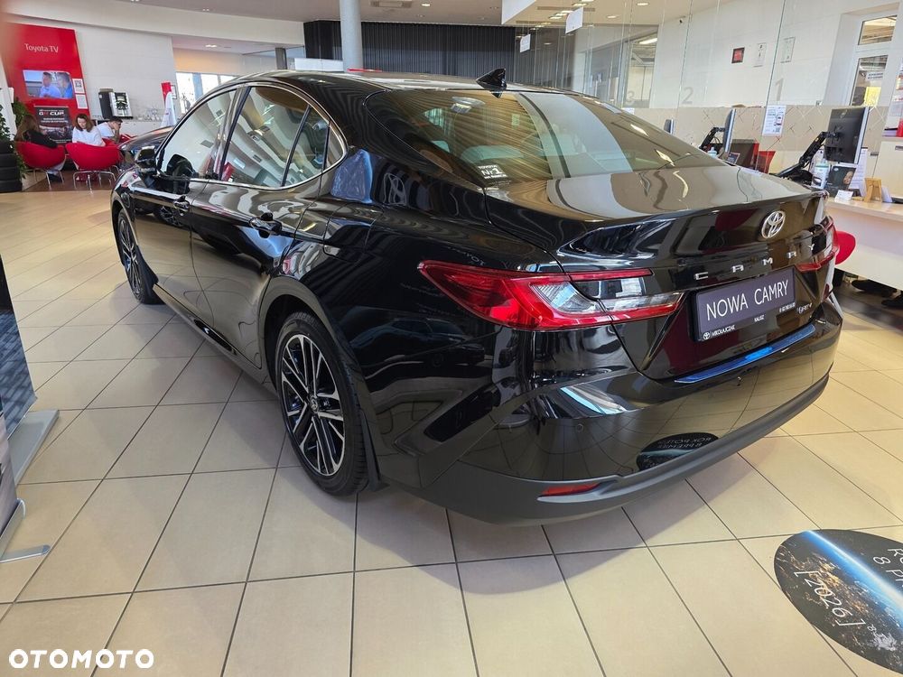 Toyota Camry - 3