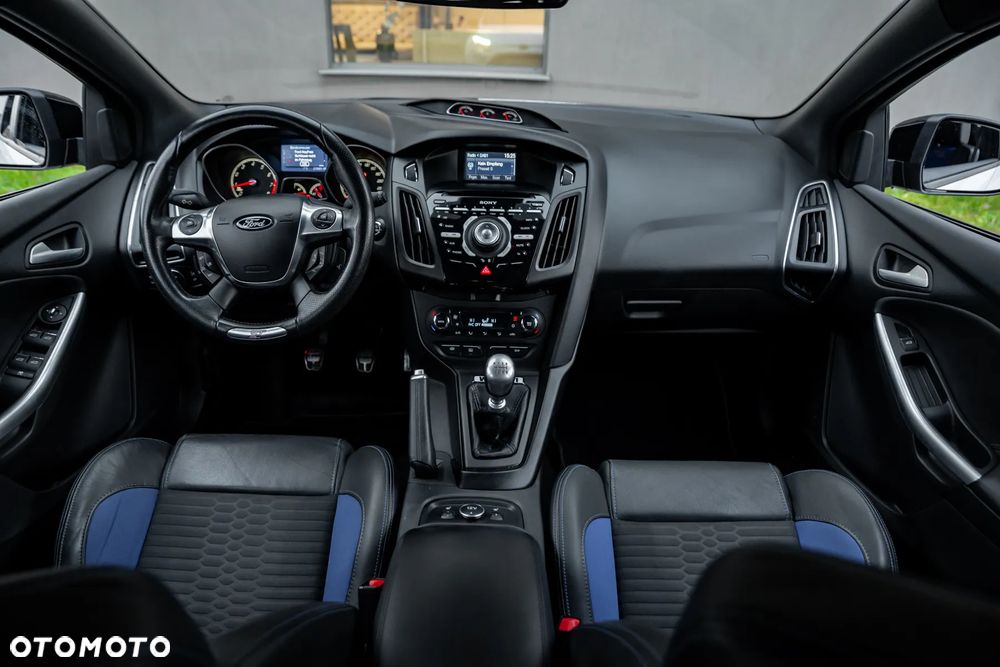 Ford Focus 2.0 EcoBoost ST mit Leder-Sport-Paket - 21