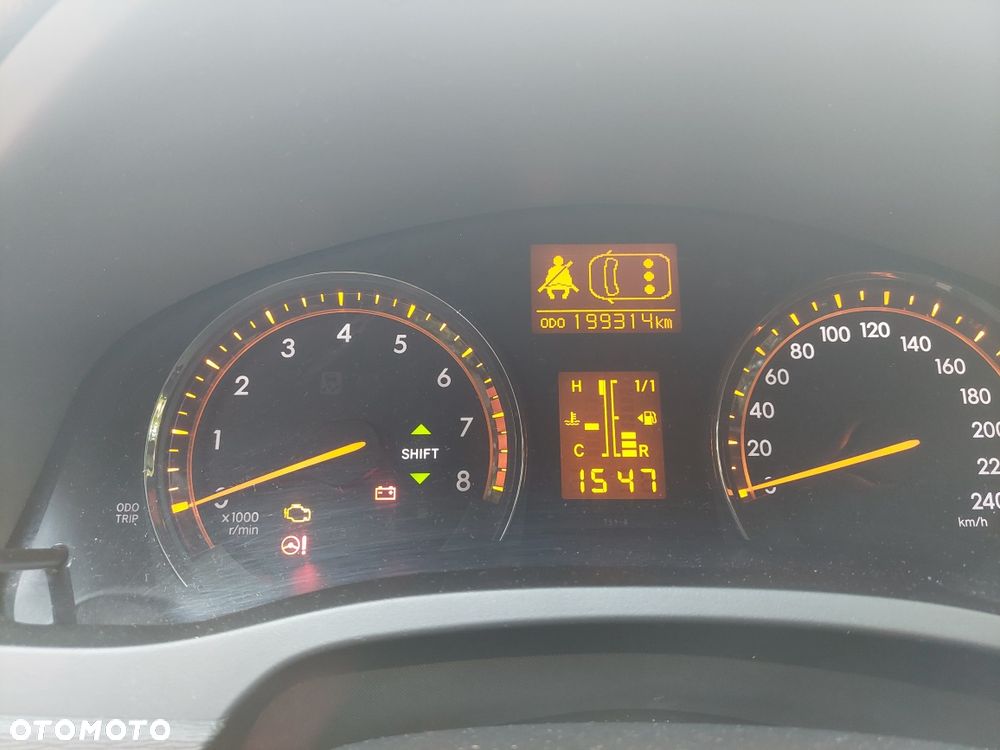 Toyota Avensis - 8
