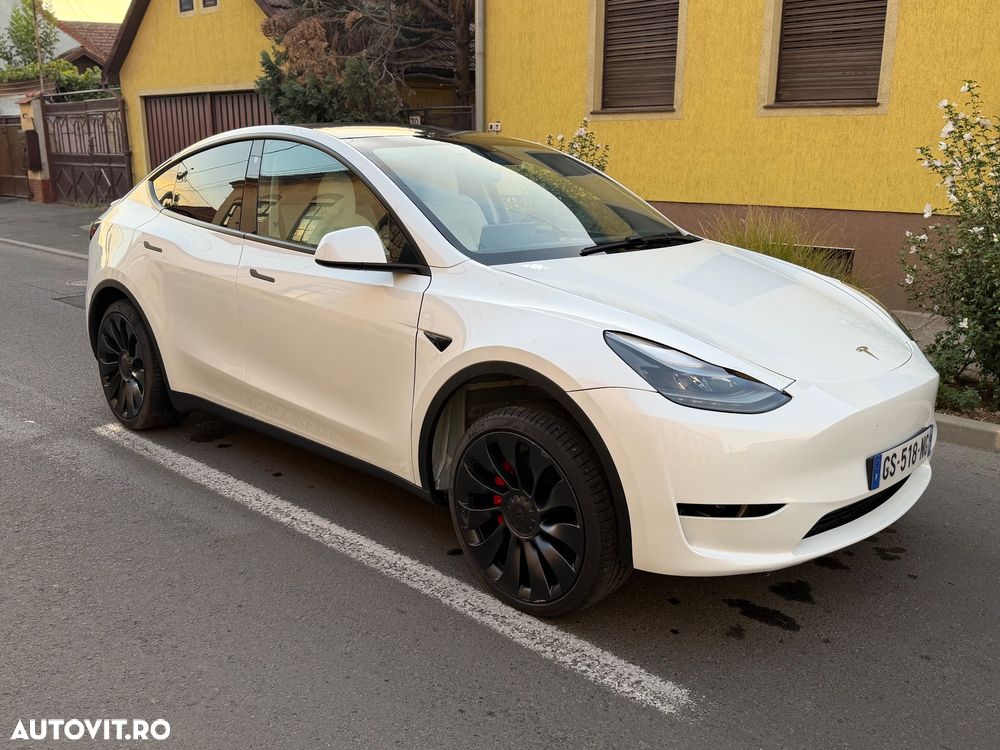 Tesla Model Y - 3