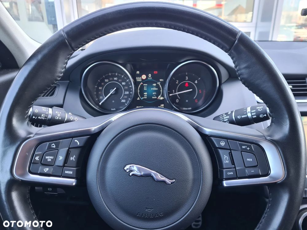 Jaguar E-Pace D150 R-Dynamic - 8