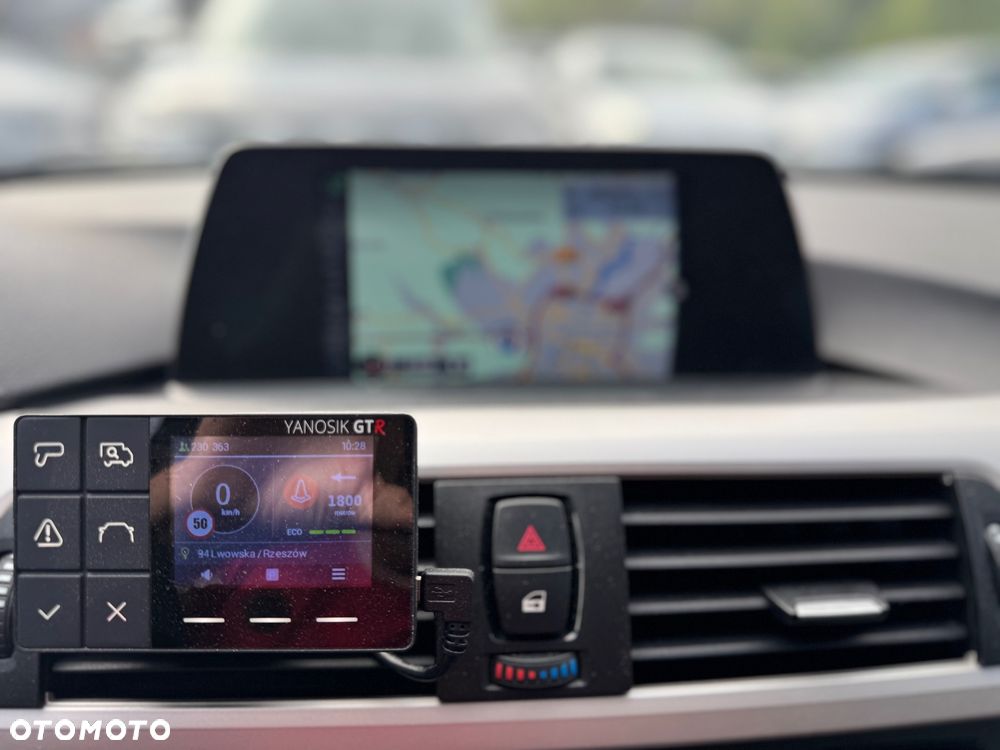 BMW Seria 3 318d Luxury Line EU6 - 25