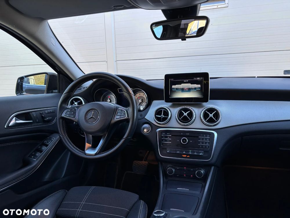 Mercedes-Benz GLA 200 7G-DCT Urban - 20
