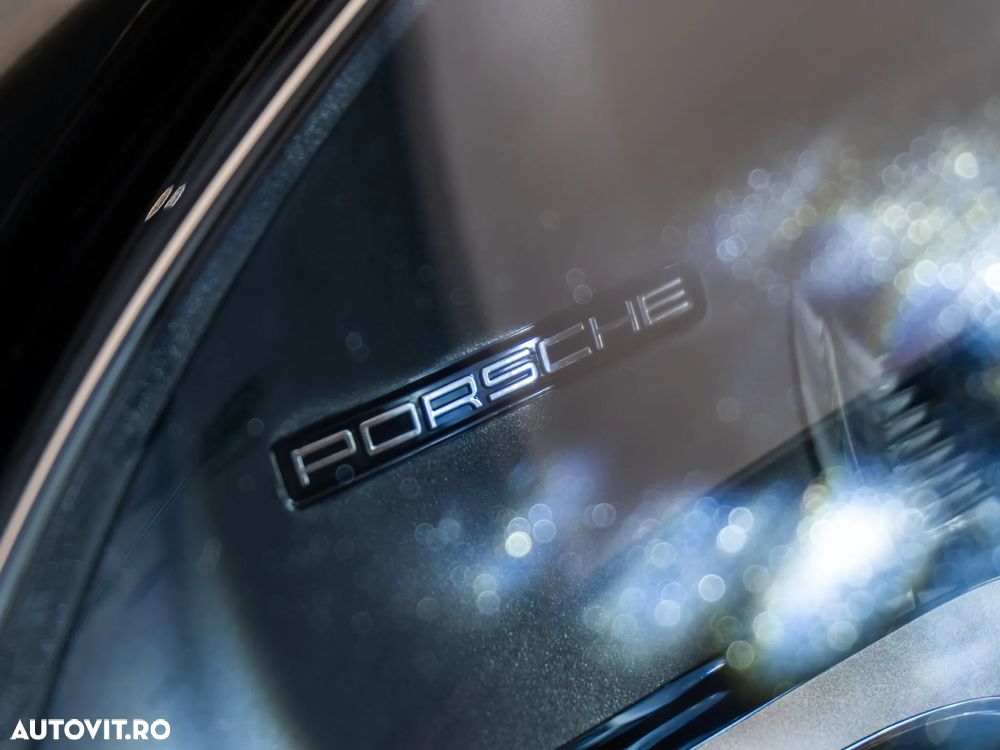 Porsche 911 Carrera 4S - 12