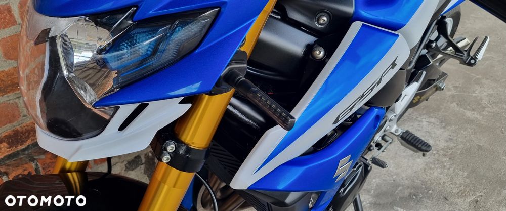Suzuki GSR - 7
