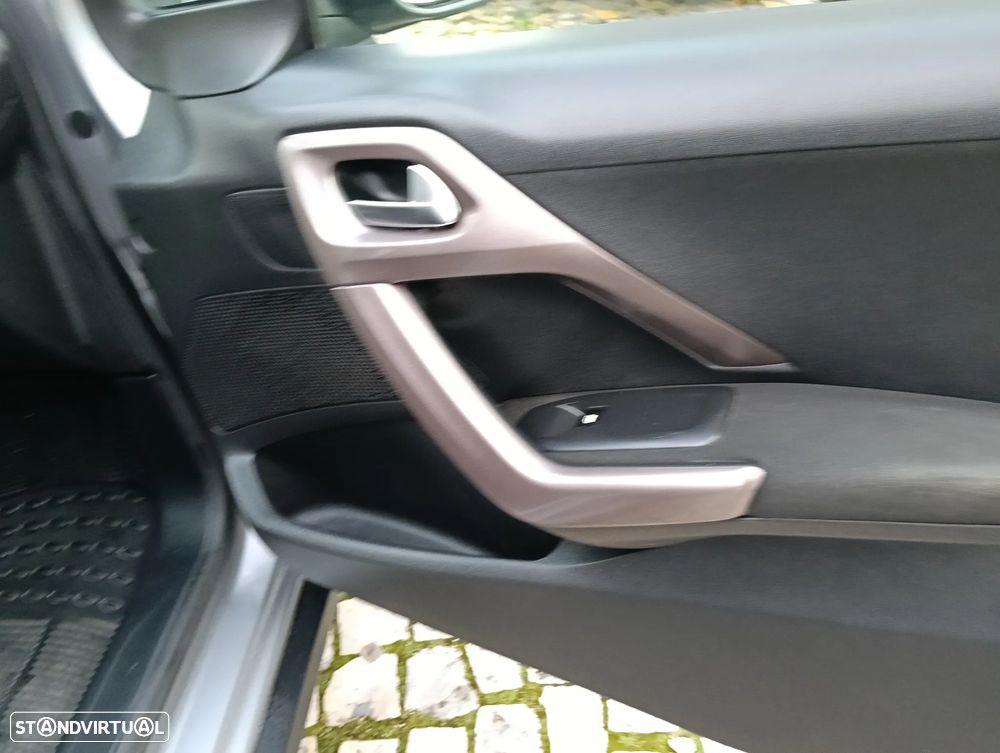 Peugeot 2008 1.4 HDi Active - 21