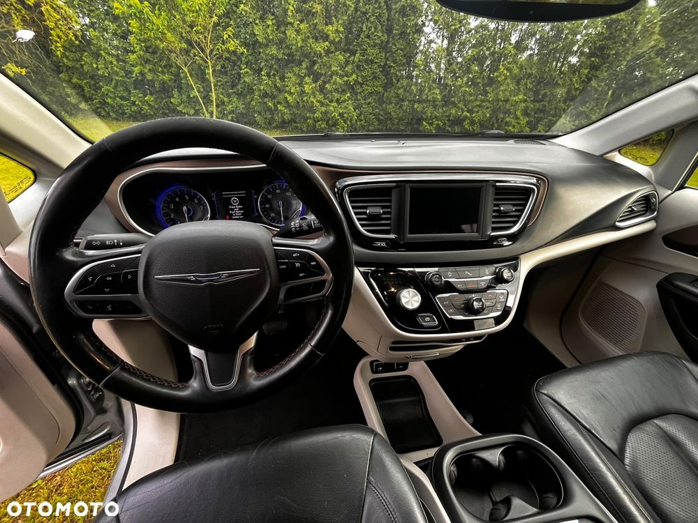 Chrysler Pacifica - 4