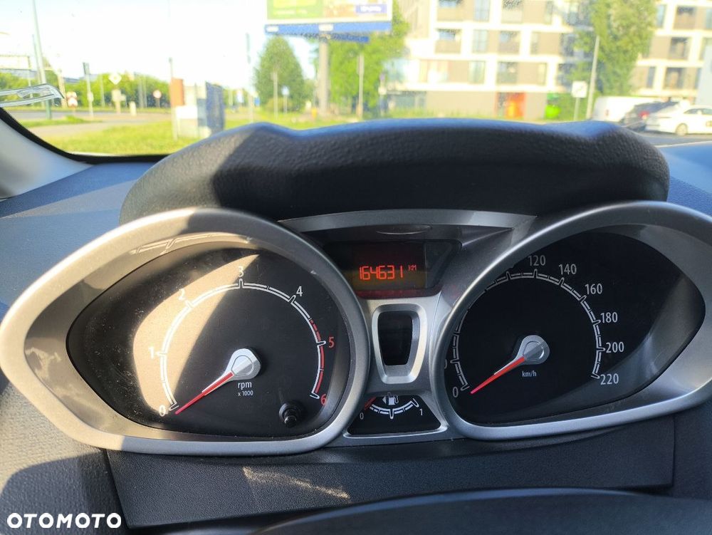 Ford Fiesta 1.6 TDCi DPF Titanium - 6
