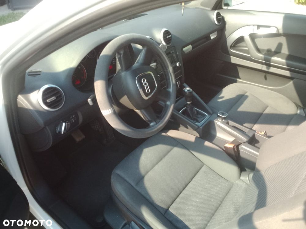 Audi A3 3-drzwiowe 1.6 Ambiente - 7