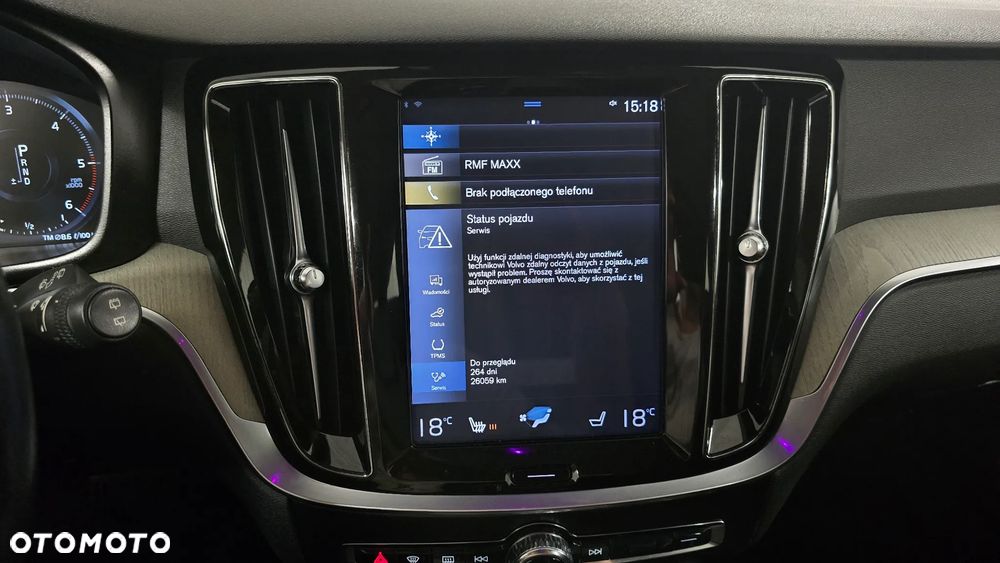 Volvo V60 D4 R-Design - 24