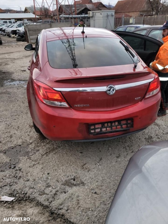 dezmembrez opel insignia - 2