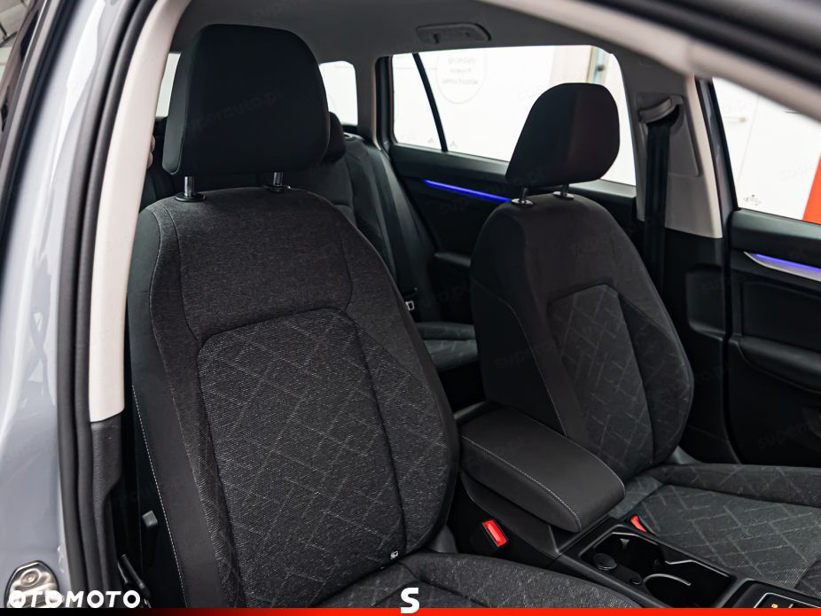 Volkswagen Golf - 8