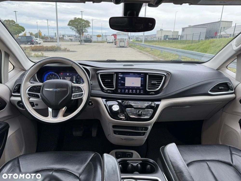 Chrysler Pacifica - 16