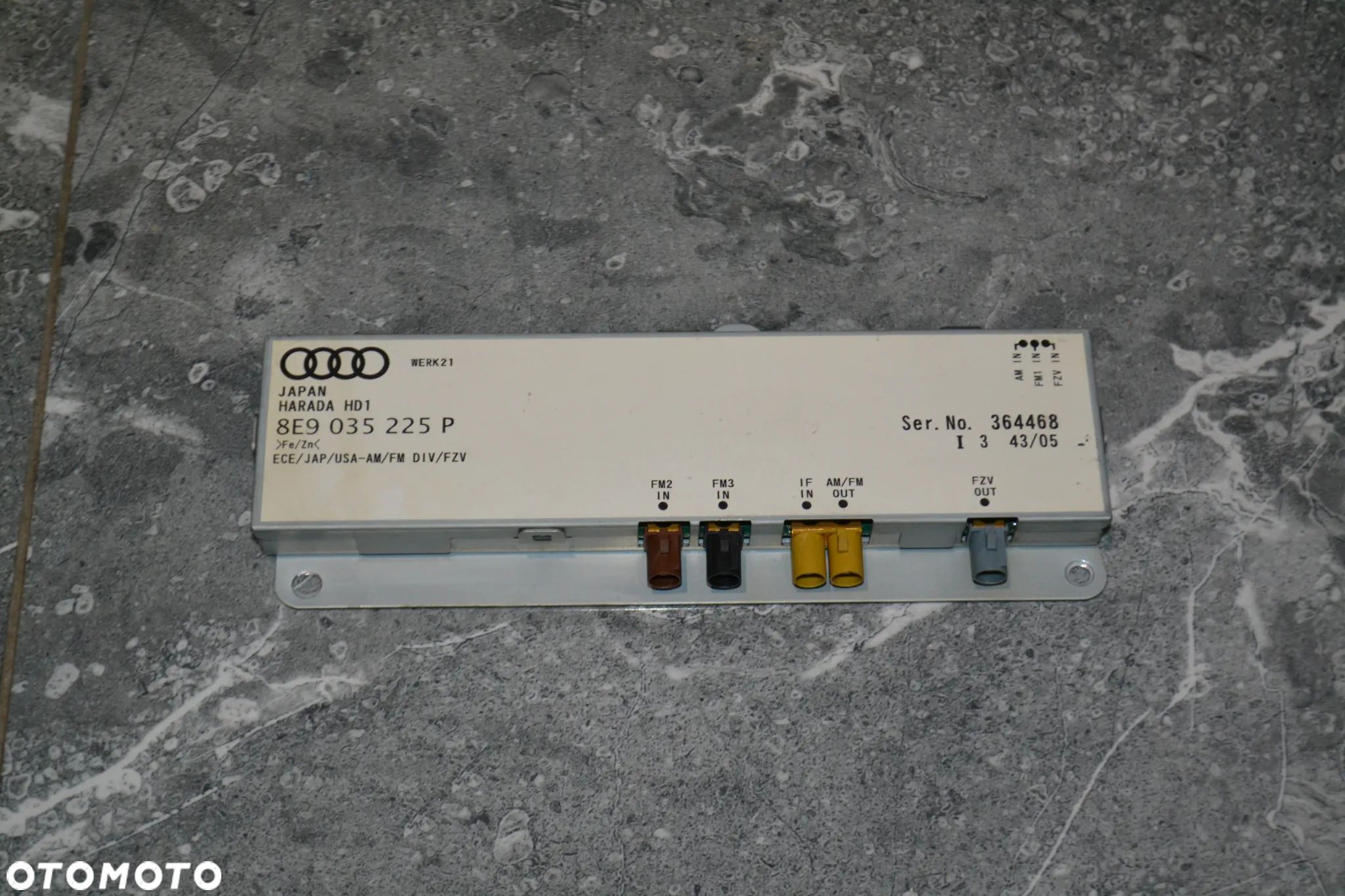AUDI A4 B6 B7 WZMACNIACZ ANTENOWY 8E9035225P - 1