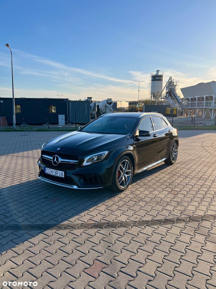 Mercedes-Benz GLA - 4