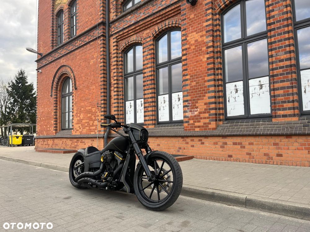 Harley-Davidson Softail Breakout - 3