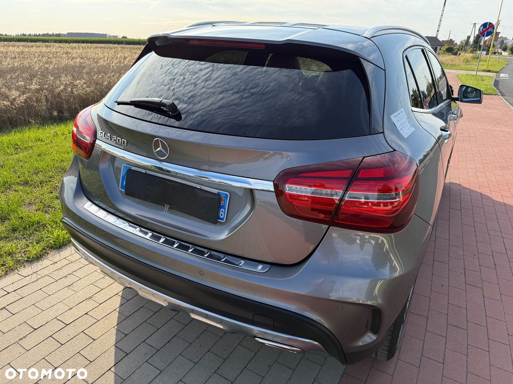 Mercedes-Benz GLA 200 7G-DCT AMG Line - 10