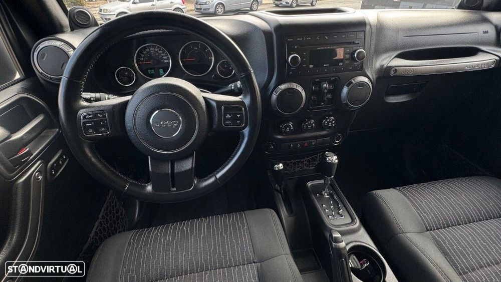 Jeep Wrangler Unlimited 2.8 CRD Auto Sport - 13