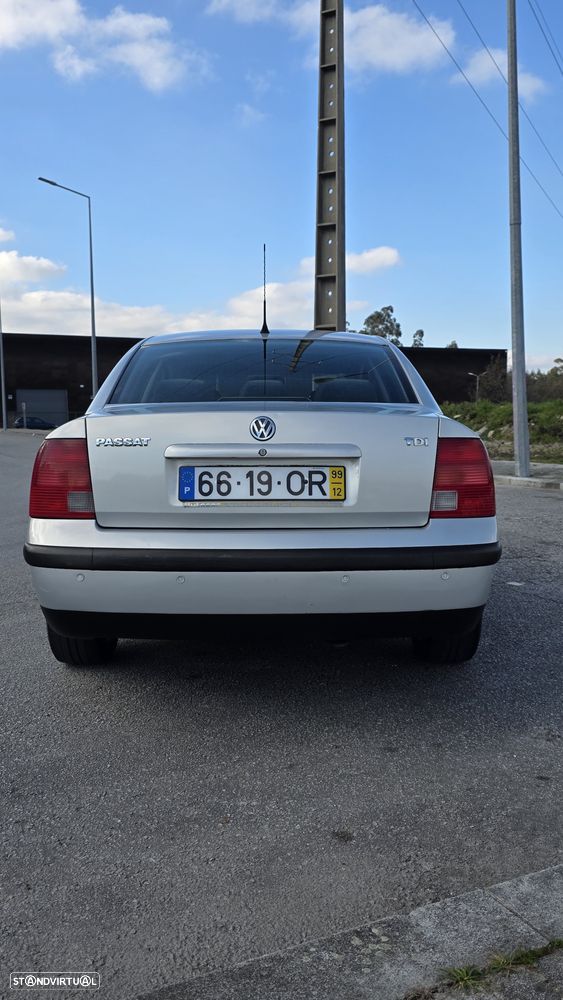 VW Passat 1.9 TDi Confortline - 14