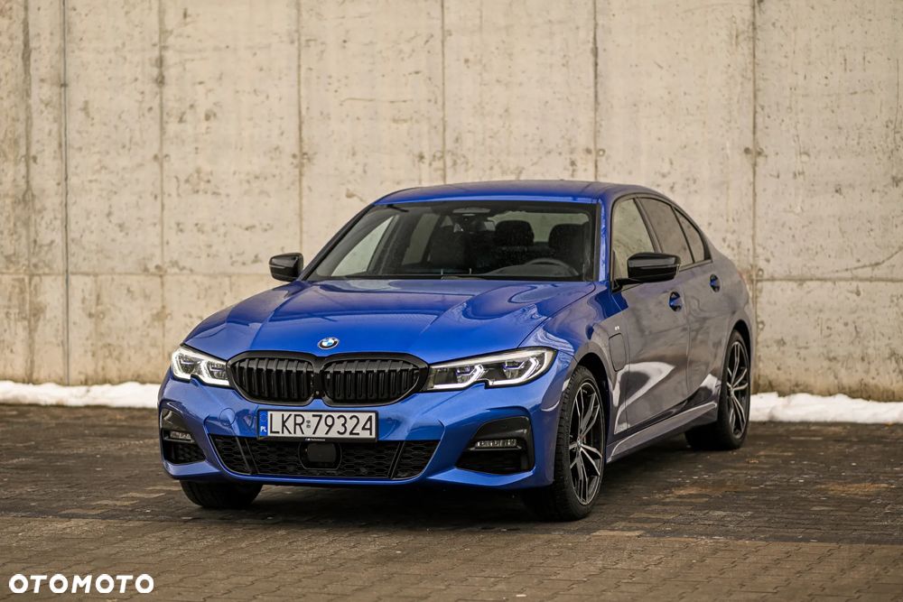 BMW Seria 3 330e M Sport - 6