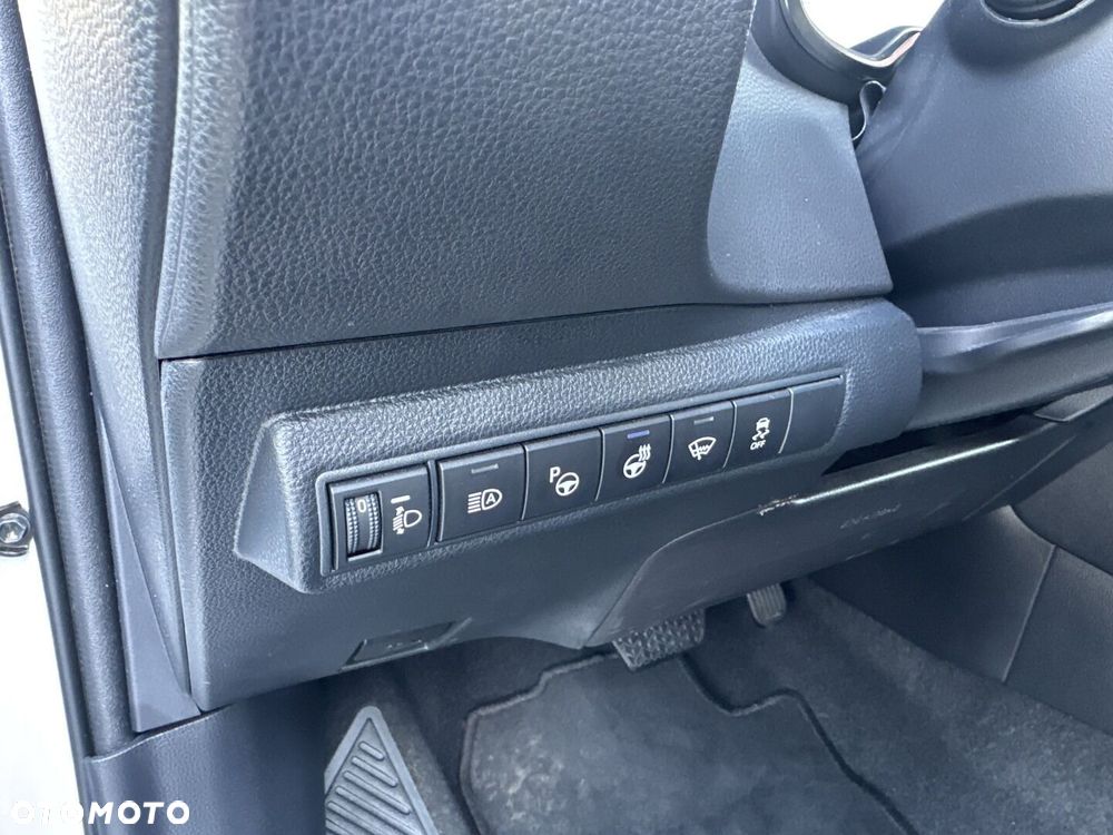 Suzuki Swace 1.8 Hybrid Elegance CVT - 21