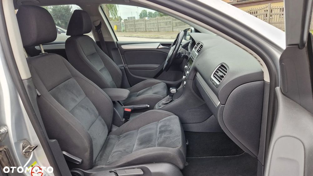 Volkswagen Golf VI 1.6 Highline DSG - 11